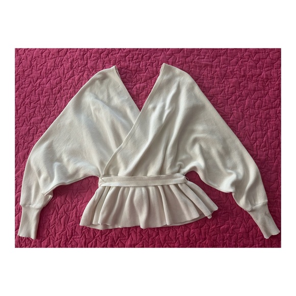 Beautiful pearl sweater
Zise M - Picture 11 of 12